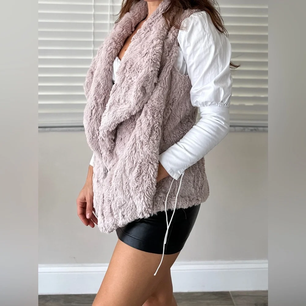 Fur Vest - Picture 3 of 3